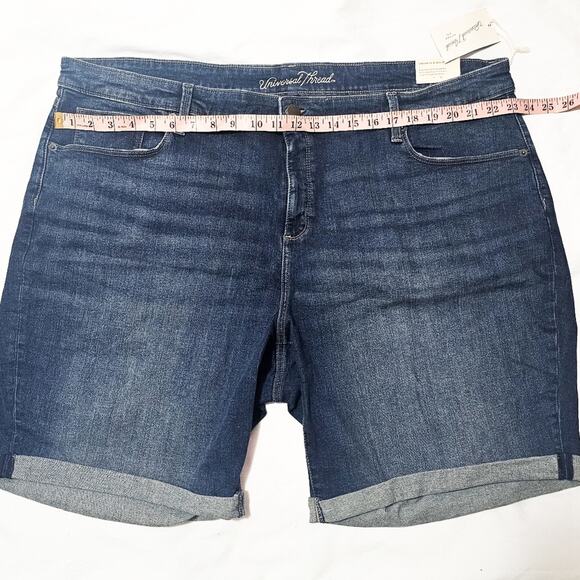 Universal Thread New midnight blue mid rise Bermuda denim shorts size 26W - Picture 3 of 14